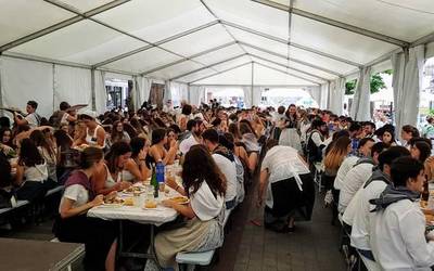 Euskal Jai egunean herriko taldeen laguntza beharko dela gogorarazi du udalak