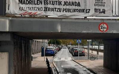 Aurrerantzean arinagoa izango herrian pankartak jartzeko egin beharreko tramitea