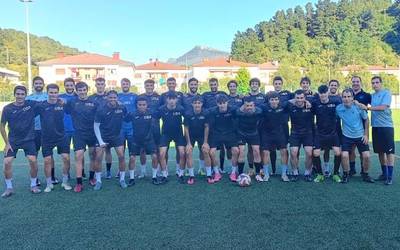 Denboraldiaurrean murgildu da UDAren gorengo futbol taldea