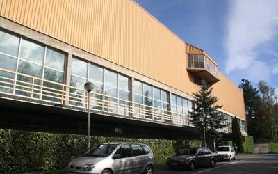 Datozen egunotan Granja kiroldegiko amiantoa kenduko dutela adierazi du Laudioko Udalak