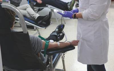Odol erreserbak maila baxuan daudela eta, astelehenean odola ematera deitu dituzte herritarrak