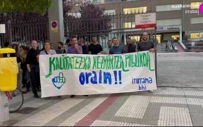 Informazio piketeekin hasi dute greba hezkuntza publikoko irakasleek