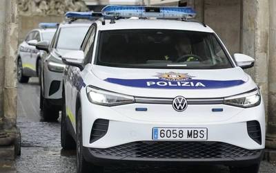 Zergatik pasatzen da Polizia nire etxe azpitik?