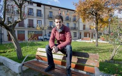 Astelehenean hartuko du parlamentari kargua Javier Ollok