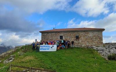 Marixol Iparragirreren aldeko mendi martxa, iruditan
