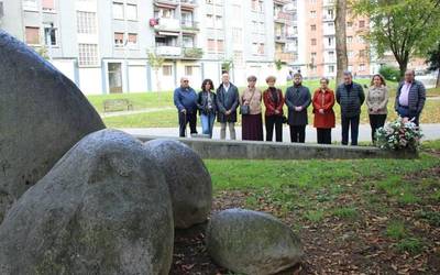 Oroimenaren Egunean herriko biktima denak gogoan izan ditu udalak