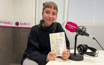 Leire Lakasta: "Annie Ernauxentzat hitzak harriak dira eta idazketa, labana"