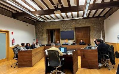 Gizarte zerbitzuei lehentasuna emanda onartu dituzte 2025eko udal aurrekontuak