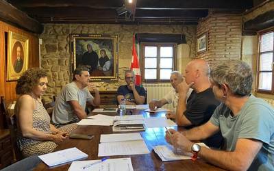 Azpiegiturak, ur-hornidura eta baso-lurrak lehenesteko norabidea Garaiko aurrekontuetan