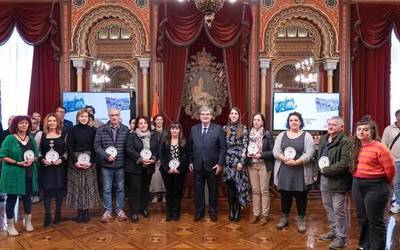 Bilboko dantza taldeek omenaldia jaso dute Euskararen Nazioarteko Egunean