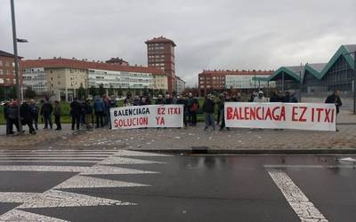 Lan mahai bateratu bat eratzeko proposamena helarazi die Balenciagako enpresa batzordeak erakundeei