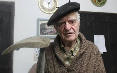 Pablo bezalako pertsona handi eta jakintsu baten bizitza hitz gutxitan laburtzea zaila da
