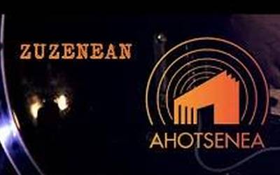 Ahotsenea musika: abenduak 8