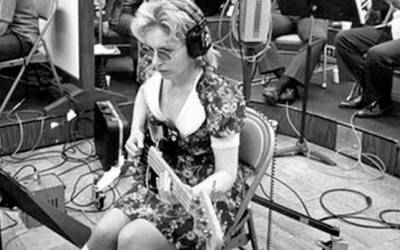 Carol Kaye, AEB-ko presidenteak baino gehiago irabazi zuen baxu jotzailea