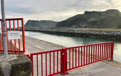 Arretaz ibiltzea eskatu die udalak herritarrei asteburuko itsas denboralea dela-eta
