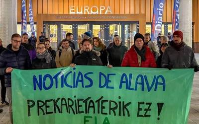 Noticiaseko langileek protesta egin dute egunkariaren 20. urteurrenean