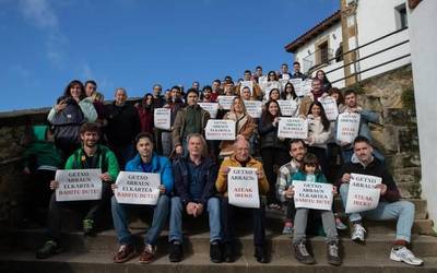 Arraunaren munduko Getxoko hainbat kirolarik irregulartasunak salatu dituzte Getxo Arraun Elkartearen kudeaketan