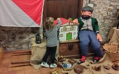 Olentzero eta Mari Domingiren bisitarako prest daude jadanik Aretan
