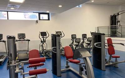 Gimnasioko ikastaroetan izena emateko aukera, bazkide izan gabe