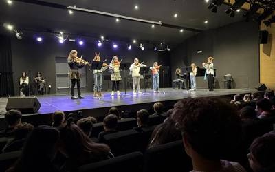 Arrasate Musikaleko ikasleen kontzertua Gabonei harrera egiteko