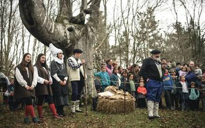 Olentzerok Goikomendiko txondorrean jaso ditu Amurrioko haurrak