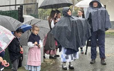 [ARGAZKIAK] Olentzerori eta Mari Domingiri harrera goxoa egin diete Areson