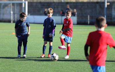 Ia 600 neska-mutiko, futbolean jokatzen, Bixente Etxeandia torneoan