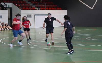 Areto futbolak hartu du Zubikoako kantxa