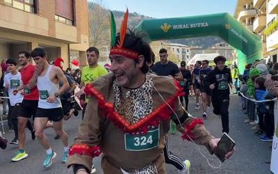 San Silvestre eguna umoretsu eta mozorrotuta ospatu dute Musakolan