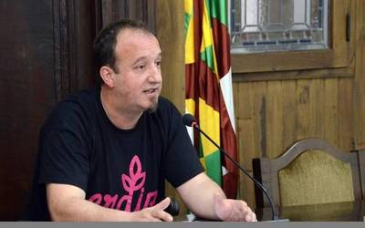 Fernando Anbustegi: «Baztandarrok, guk, espekulatu dugu etxebizitzarekin»