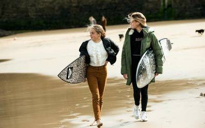 Junior mailako Munduko surf txapelketan arituko dira Anette eta Janire Gonzalez Etxabarri