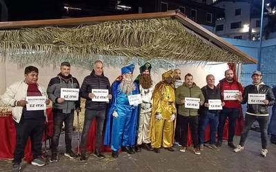 Ontziolaren etorkizuna bermatzea eskatu diote Balenciagako langileek Errege Magoei