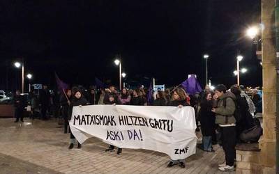 Barakaldoko hilketa matxista salatzera atera dira dozenaka herritar