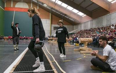 Jai giroa nagusi Orozkoko kaleen arteko herri kiroletan