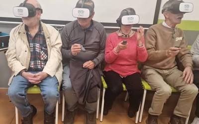 Erakusketa eta 3D betaurrekoekin saioak Itxaropenan