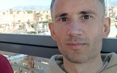 Bost kantu kutunak: Andoni Lertxundi