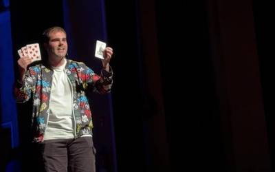 Euskarazko magia oholtza gainean