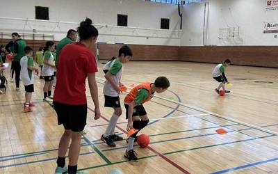 Gabonetako lehen areto futboleko campusa egin dute