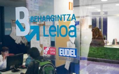Dronen pilotatzea, enpresen kudeaketa edo ekintzailetza ikastaroak, leioaztarren enplegagarritasuna hobetzeko