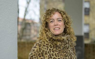 Bea Sever: "Kondoia ematean esaten ari zara harremanak heterosexualak izango direla eta koitoa egongo dela"
