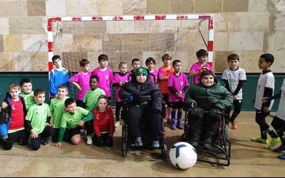 150 neska-mutiko, Duchenne elkartearen alde