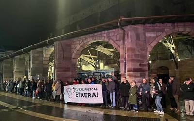 Durangon bukatutzat eman dituzte euskal presoen eskubideen aldeko asteroko kontzentrazioak