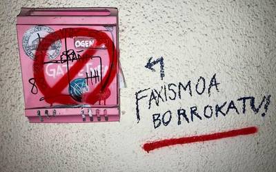 Zornotzako Matrailu gaztetxera lapurretan sartu direla salatu dute