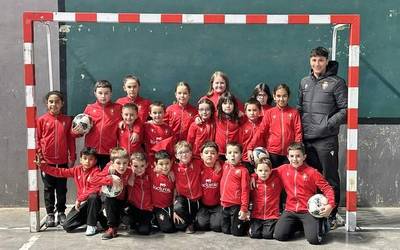 Eguberrietako oporrak bukatuta, aste honetan hasiko dituzte entrenamenduak Arantzako futbolari gaztetxoek