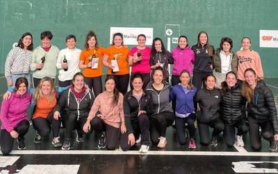 Alazne Aizpuruk eta Izaskun Iriartek irabazi dute emakumezkoen frontenis txapelketa