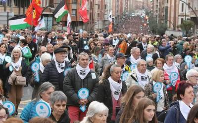 Aurten ere autobusak antolatu dituzte larunbatean Bilbon eginen den manifestaziora joateko