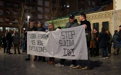 Amurrioko alkateak publikoki erantzun dezan, sinadura bilketa abiatu du OHZren igoeraren kontrako taldeak