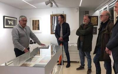 Ikusgai da Alberto Ramirezen "arnasaldiak" batzen dituen 'Lerro infinituak' erakusketa