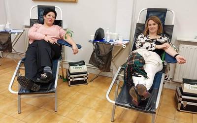 Odol-erreserbek behera egin dutela-eta, odola ematera joateko deia