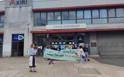 Merkal Oinetakoaken Donostiako saltokia itxi izana salatu du ELAk